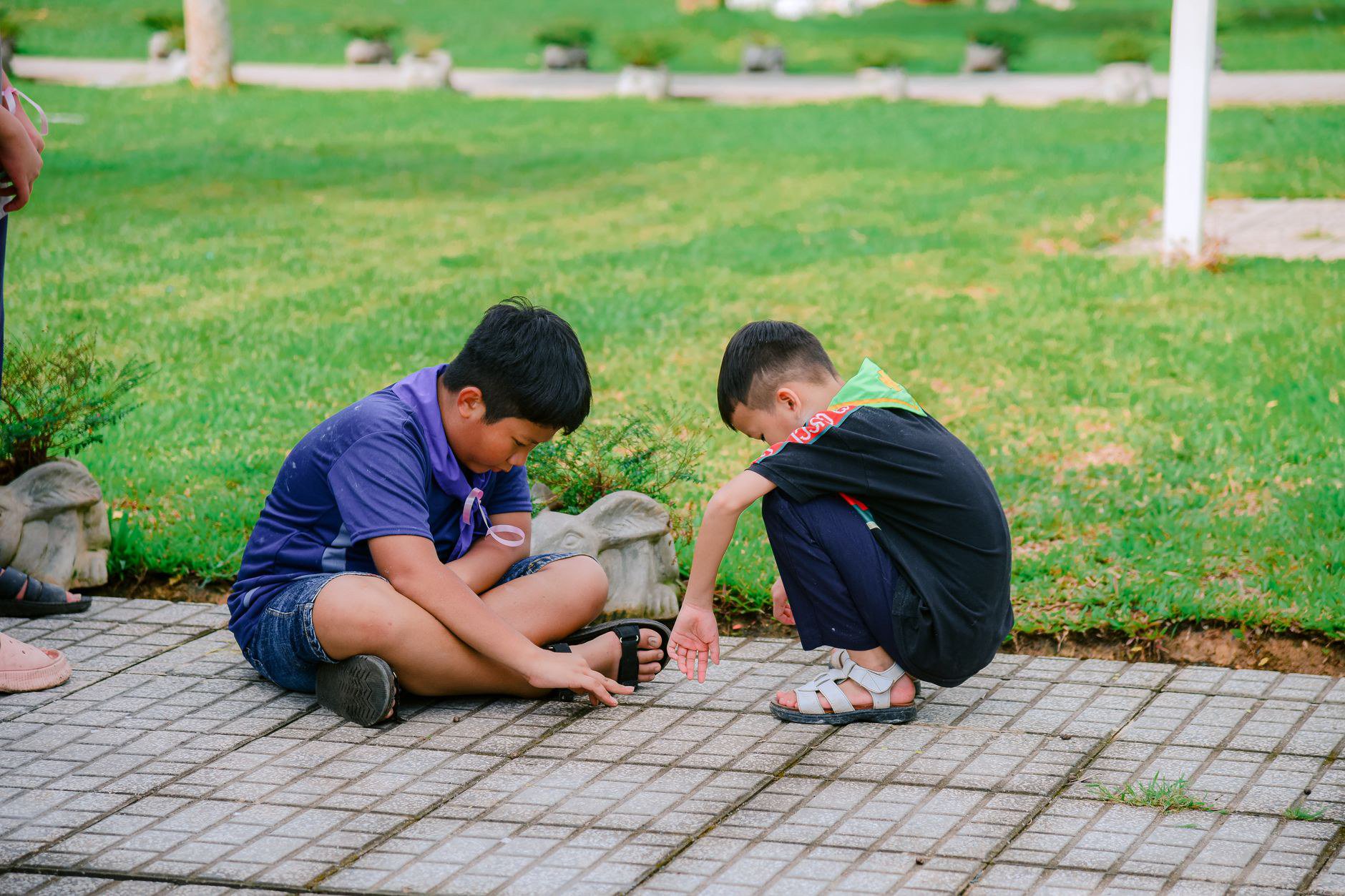 Mô hình dễ sập, không đứng vững khiến trẻ nản lòng khi thực hành Mô hình dễ sập, không đứng vững khiến trẻ nản lòng khi thực hành